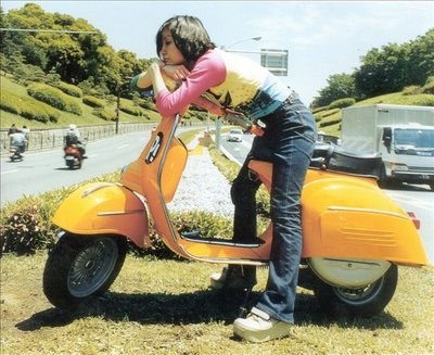 FLCL Art Book 31.jpg